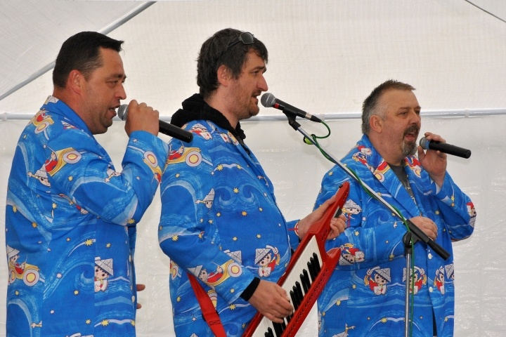 Dětský den v Uhlířských Janovicích - koncert skupiny Maxim Turbulenc